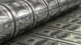 الدولار الأمريكي ينخفض مع متابعة التطورات الجيوسياسية والإسترليني يرتفع من أدنى مستوى في 3 أسابيع