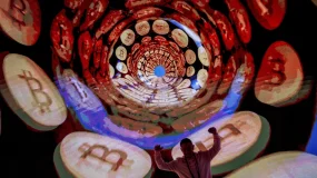 Criptomoedas: bitcoin opera em alta e fica próximo dos US$ 82 mil com Fed no radar