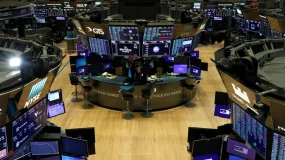 Bolsas de NY tem alta com balanços e decisão do Fed em foco
