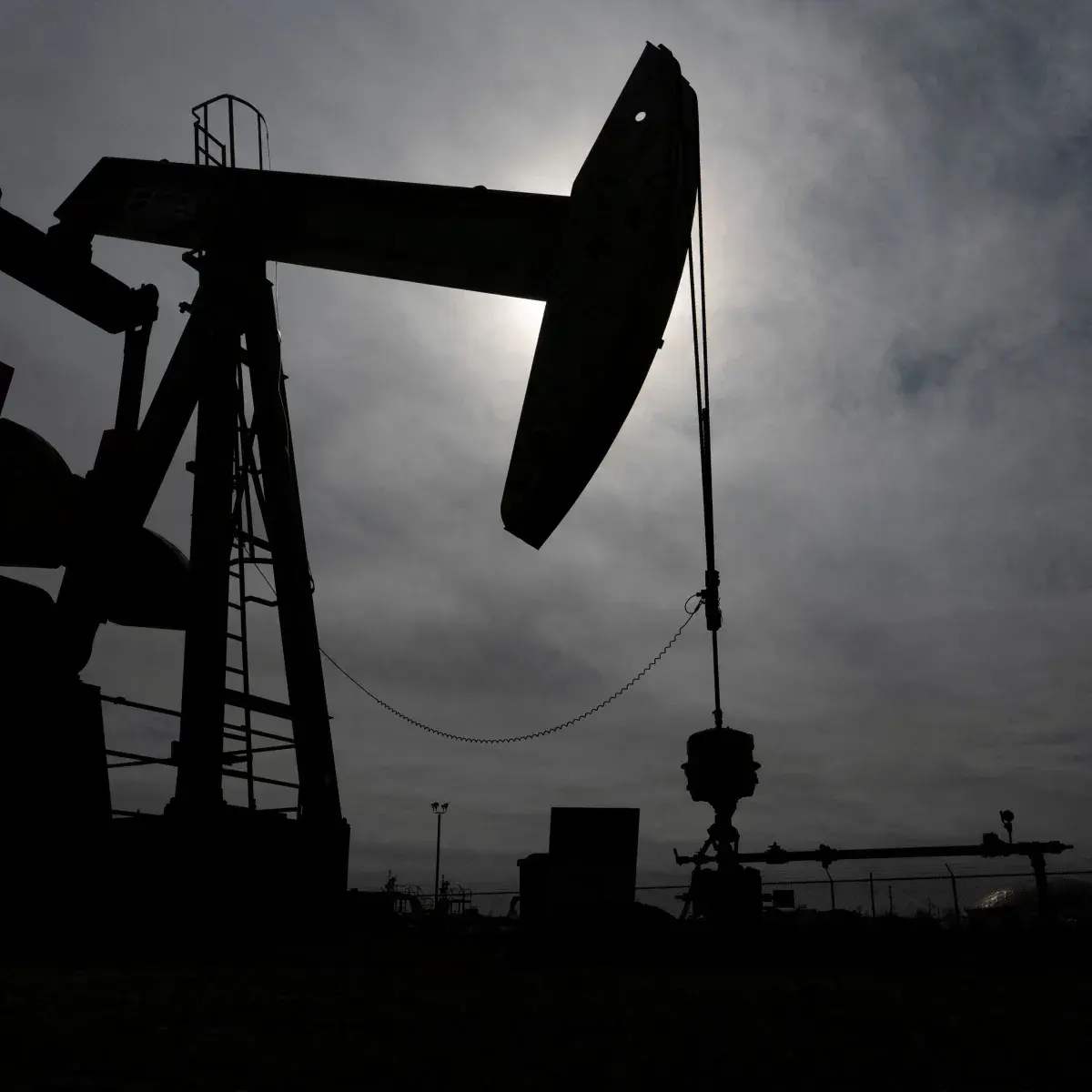 Petróleo dispara 5% após exigências do Irã por indenização pelos EUA