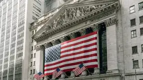 ناسداك و إس آند بي 500 يغلقان على ارتفاع بدعم من أسهم إنفيديا والأنظار تتحول نحو كلمة وارش
