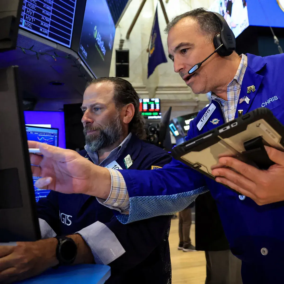 Wall Street fecha em baixa com pressão do setor de tech