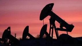 Petróleo fecha em alta e salta 9% na semana com retomada de hostilidades no Oriente Médio