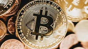 Insights: bitcoin entra no radar com possível saída de ETFs