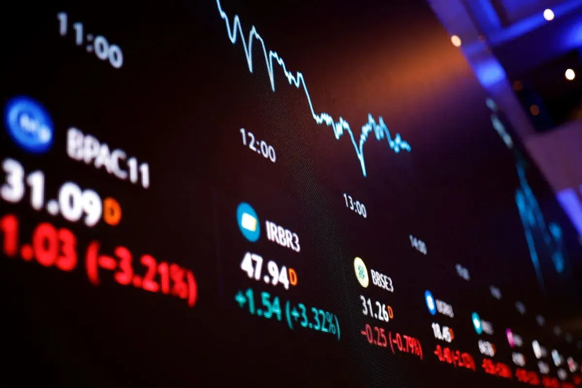Ibovespa descola de novo de NY após saltar 1,5% e tem leve queda – 4 fatores explicam