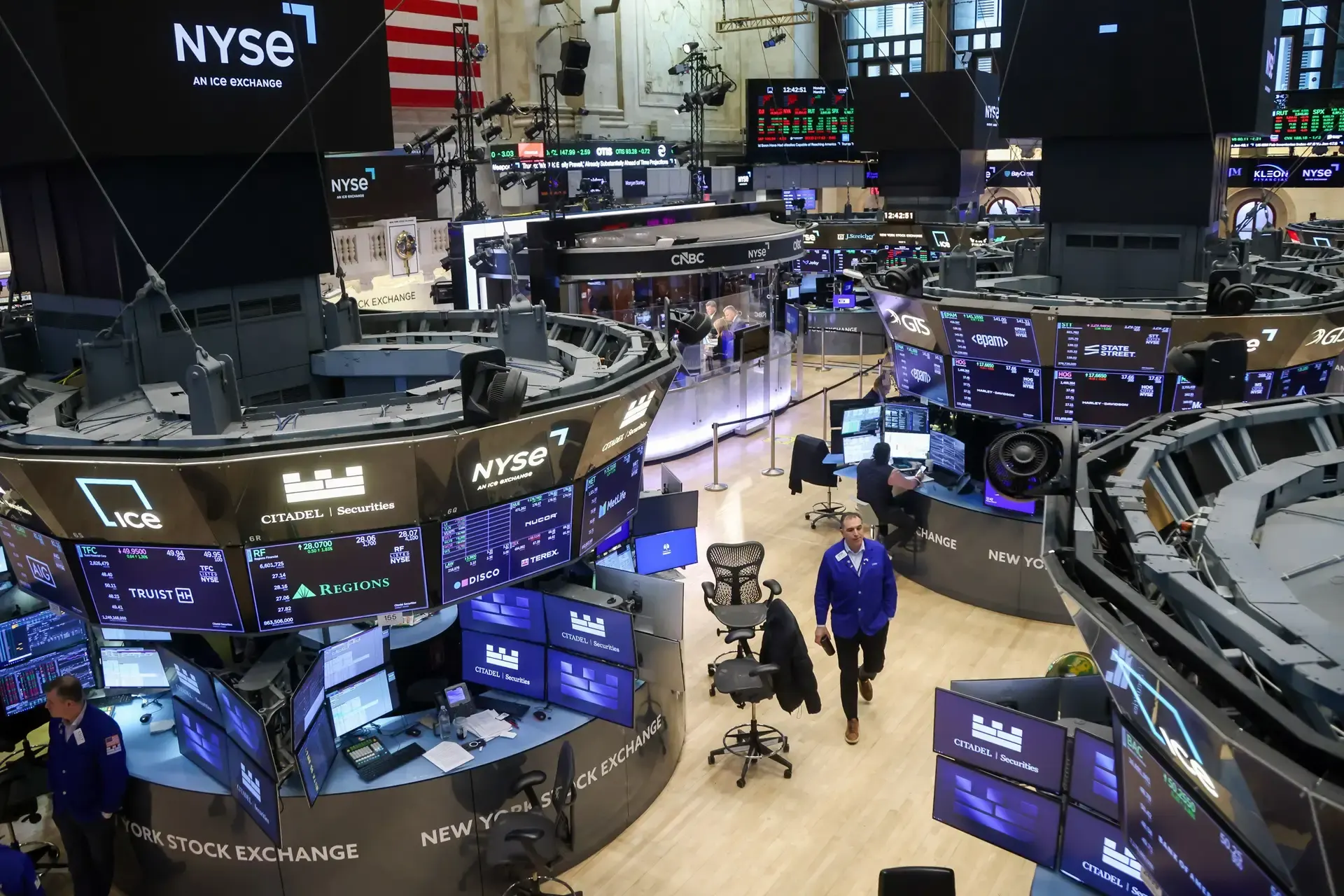 Ibovespa tenta reação; Nasdaq corrige e Bitcoin segue pressionado: o que esperar?