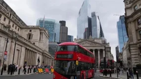 Ações de Londres fecham em baixa com alta do petróleo e juros no radar