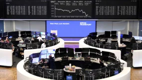 Bolsas da Europa operam sem direção única, contrabalançando tech e petróleo