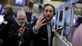 Futuros de NY caem com petróleo acima de US$ 102 e novos alertas sobre IA