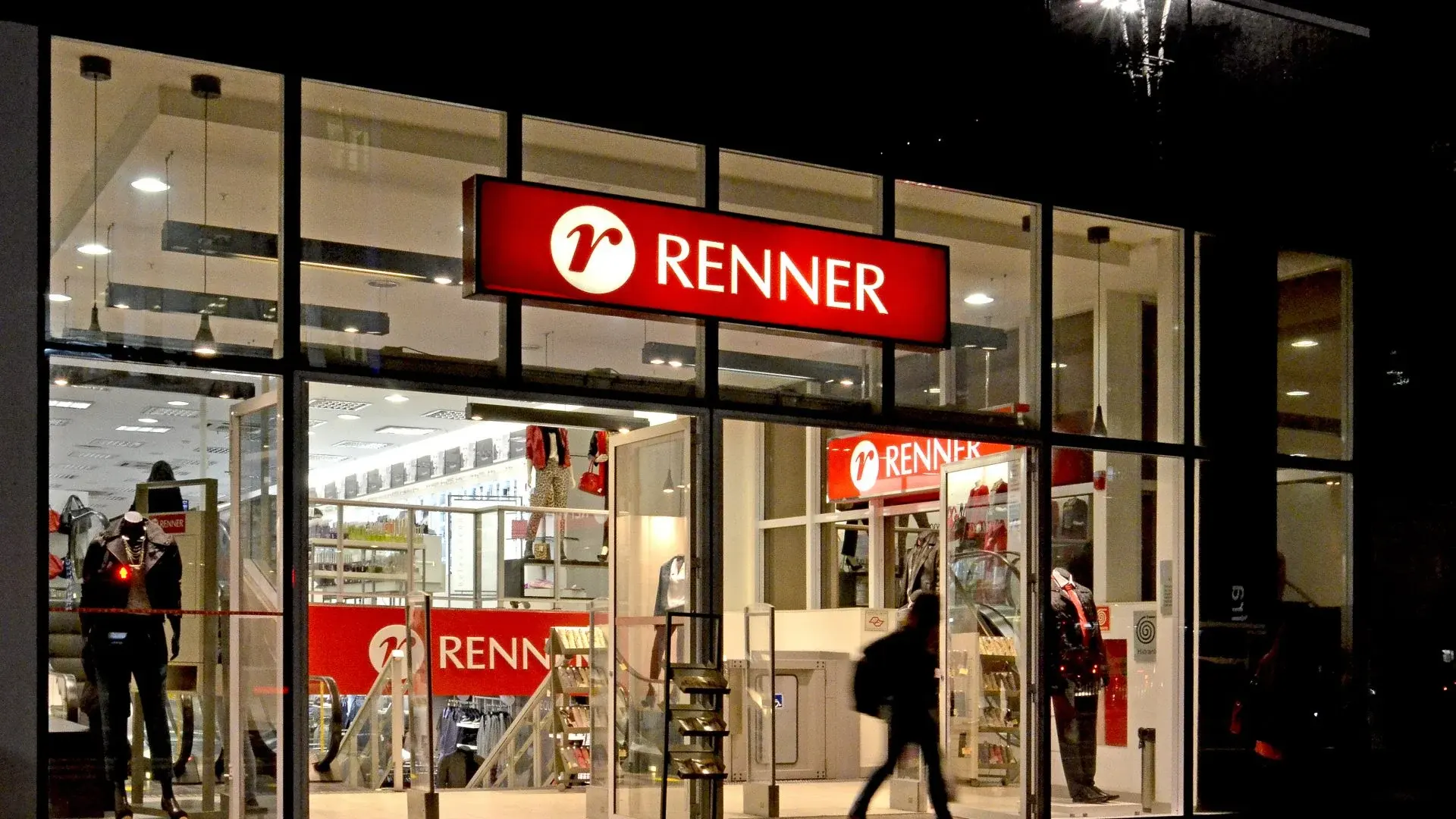 Renner: ação cai forte após UBS BB abandonar compra e cortar preço-alvo em 25%