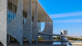 CDS de 5 anos do Brasil passa dos 151 pontos, 26% acima do fechamento de 6ª feira