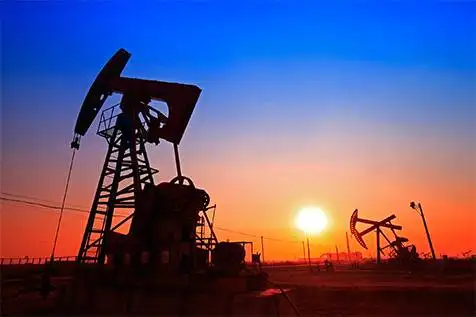 النفط يتراجع بعد اقتراح سعودي لتشكيل تحالف بحري لحماية الملاحة