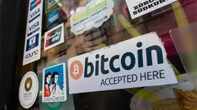 البيتكوين والإيثريوم والريبل تقلص خسائرها مع تراجع الدعم المؤسسي