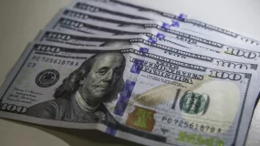 Dólar sobe a R$ 5,44 e tem maior cotação de 2026; alta na semana é de 9,15%