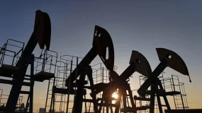 Petróleo recua mais de 2% com sinais de negociação entre EUA e Irã