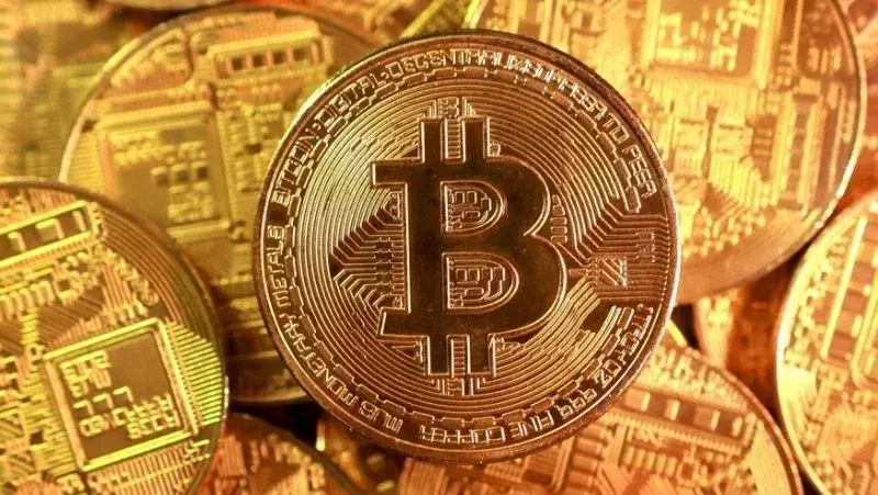 Bitcoin opera em alta com incertezas nos EUA e sinais regulatórios no radar