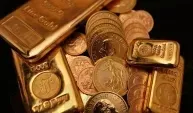 Ouro cai quase 3% com falas de Warsh e termina semana em queda