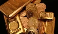 Ouro cai quase 3% com falas de Warsh e termina semana em queda