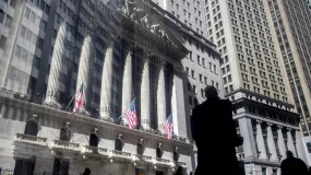 Dow Jones Futuro recua e petróleo dispara após novos ataques entre EUA e Irã