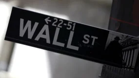 Wall Street fecha em queda após dúvida sobre IA impulsionar onda de vendas