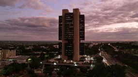 Mercado precifica 60,9% de chance de BC interromper queda de juros
