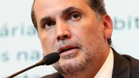 Governo prevê imposto de exportação sobre petróleo zerado em 2027