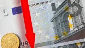 اليورو يعمق خسائره لأدنى مستوى فى شهرين قبيل بيانات القطاعات الرئيسية فى أوروبا