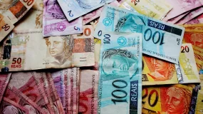Taxas longas fecham com leves baixas apesar de alta dos rendimentos dos Treasuries