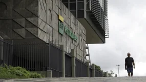 Por que a Petrobras (PETR3;PETR4) subiu forte hoje? Ações avançaram mais de 3%