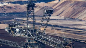 Carvão desafia previsões e continua no centro do debate energético global