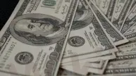 Dólar recua enquanto mercado observa alta de juros americanos