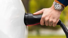 China ameaça retaliar se Reino Unido restringir acesso a veículos elétricos chineses