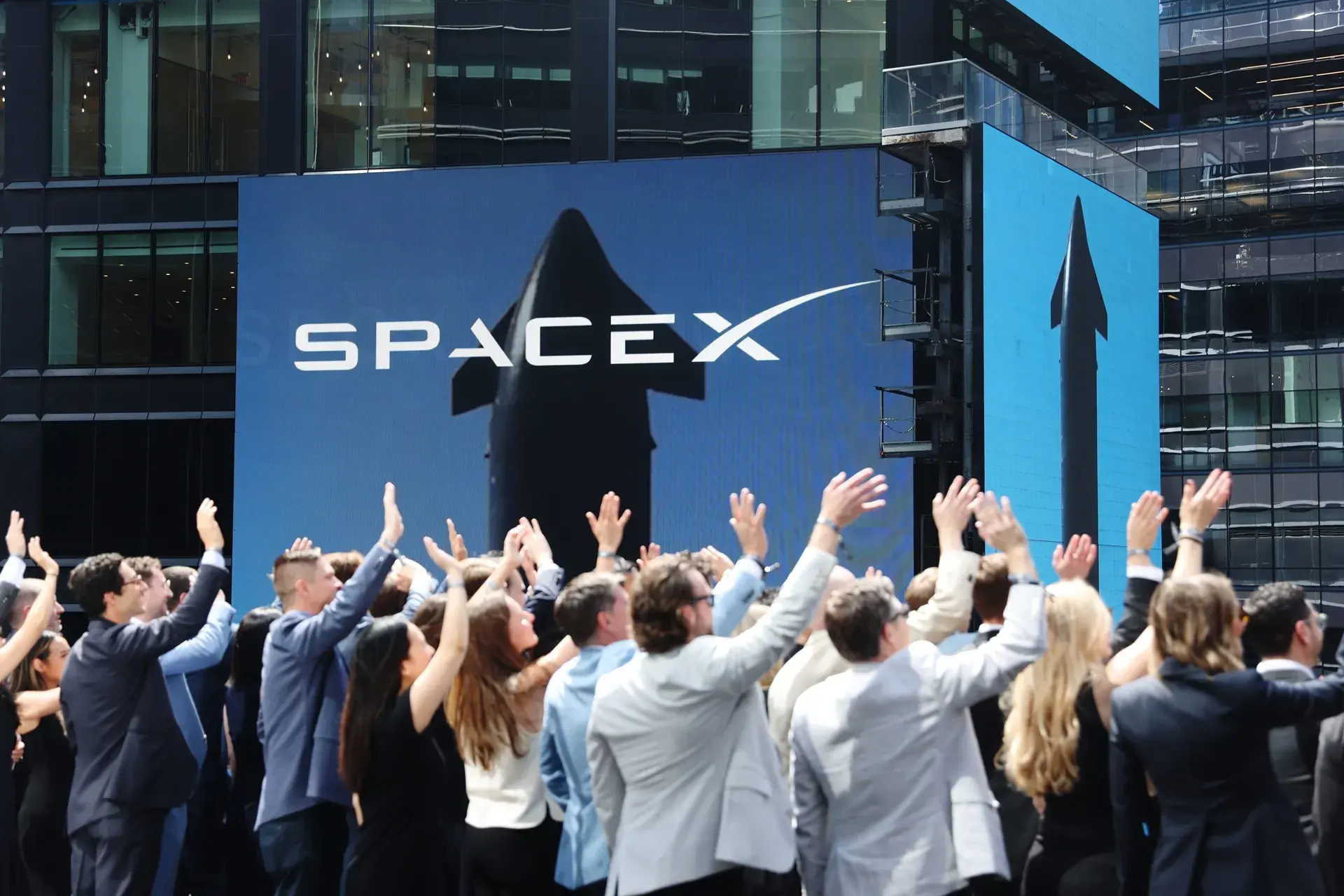 Ação da SpaceX cai após gastos maiores com IA em primeiro balanço pós-IPO