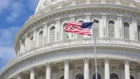 IEXS盈十证券汇市分析|美国政治极化下的经济暗涌：法案争议与美元指数的未来棋局