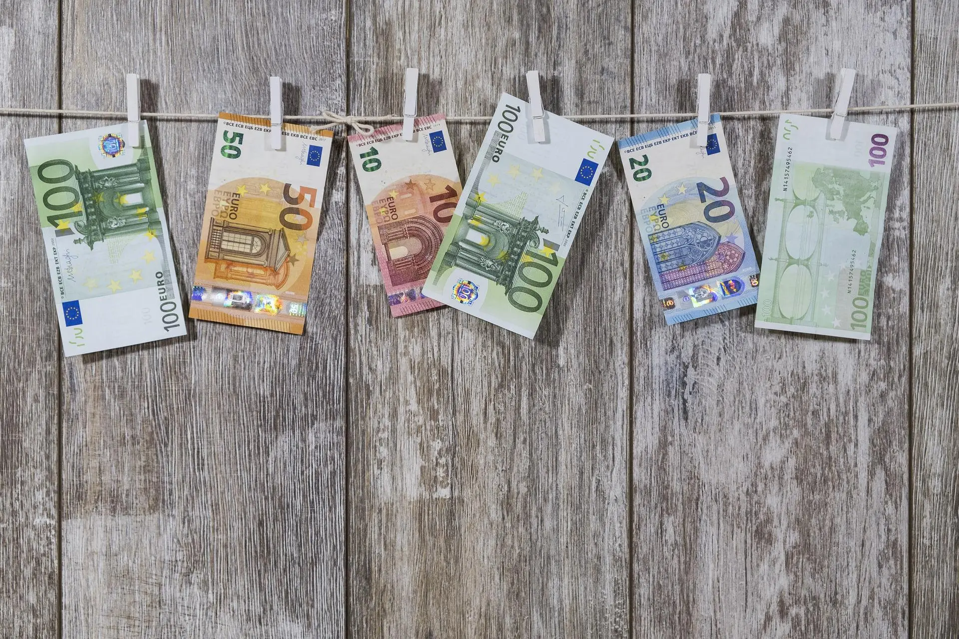 euro-dibawah-tekanan-karena-kekhawatiran-inflasi.jpg euro-dibawah-tekanan-karena-kekhawatiran-inflasi.jpg