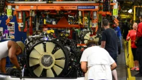 数据分析 | 美国7月制造业PMI至少创25个月新低 服务业PMI跌破枯荣线还继续加息吗？