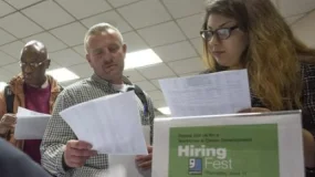 数据分析 | 美国初请失业金人数超预期自1月以来首次超过25万人 劳动力市场似乎开始降温